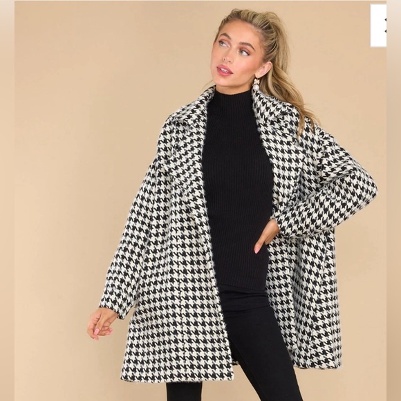 Jackets & Blazers - Black and white oversized houndstooth coat